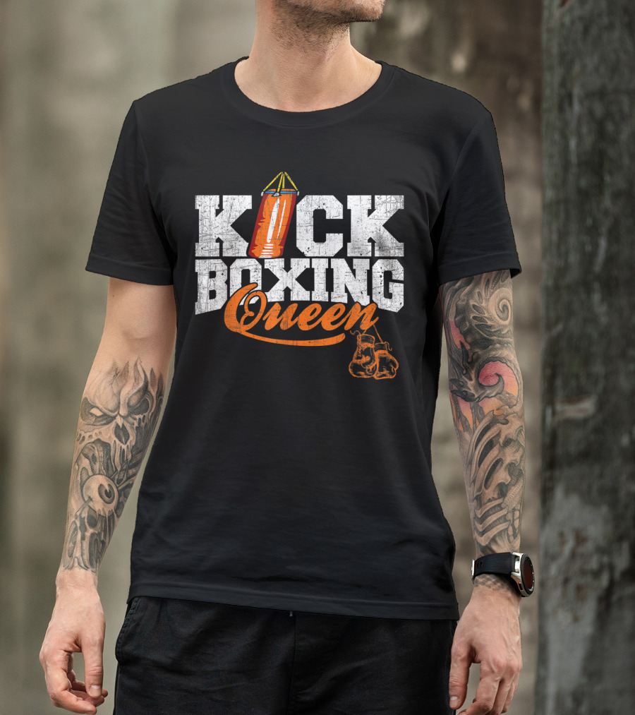 Kickboxing Queen Punching Bag And Boxing Gloves T-Shirt