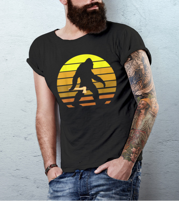 Big Foot Axe Thrower Father's Day Sunset T-Shirt