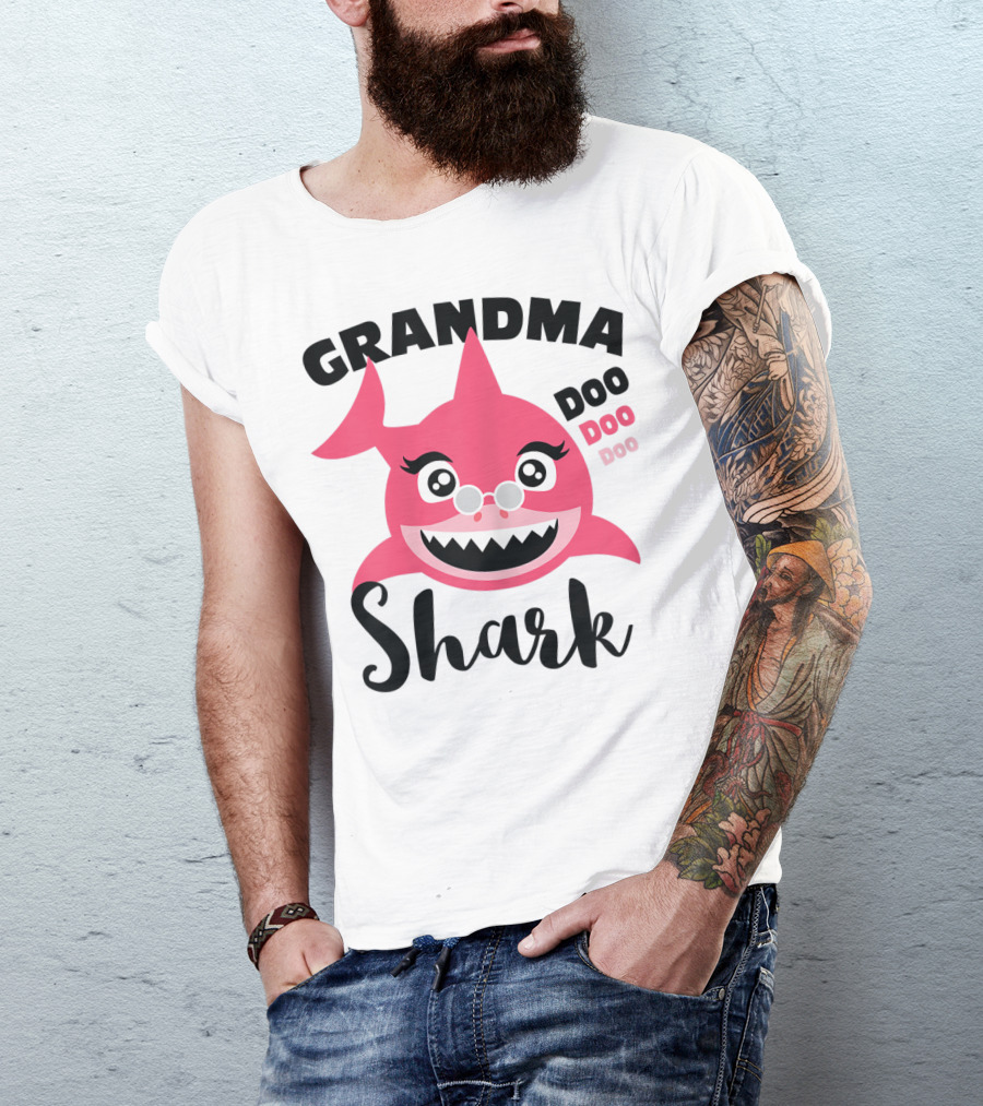Grandma Shark Doo Doo Doo Pink Shark With Glasses T-Shirt