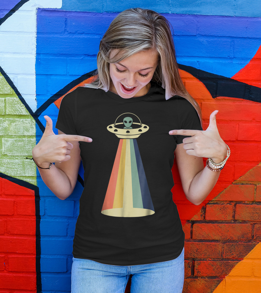 Vintage Alien UFO Rainbow Beams T-Shirt