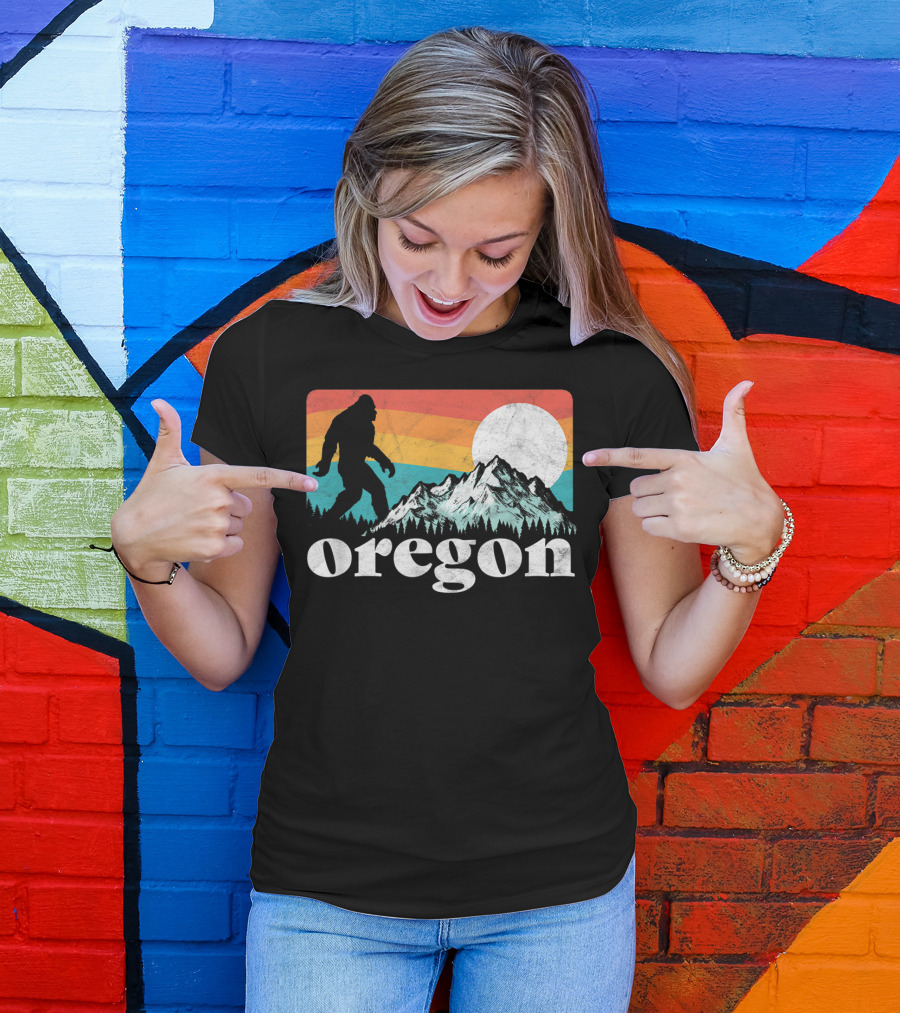 Bigfoot Oregon Mountains Retro Sunset T-Shirt