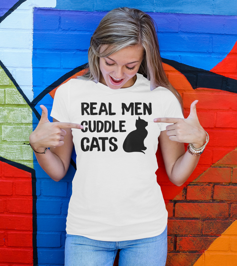 Real Men Cuddle Cats Funny Cat Father's T-Shirt