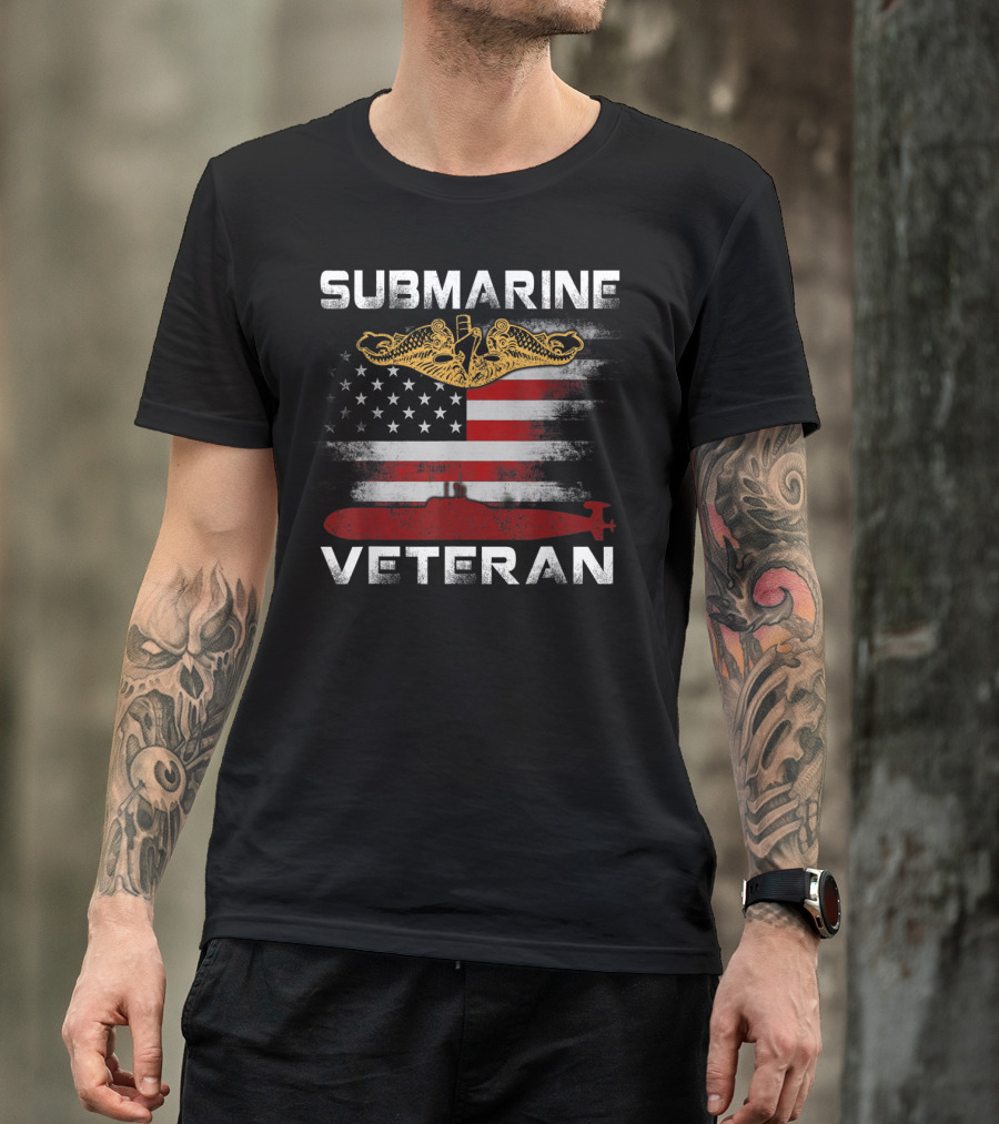 Submarine Veteran American Flag US Navy Vet Emblem T-Shirt