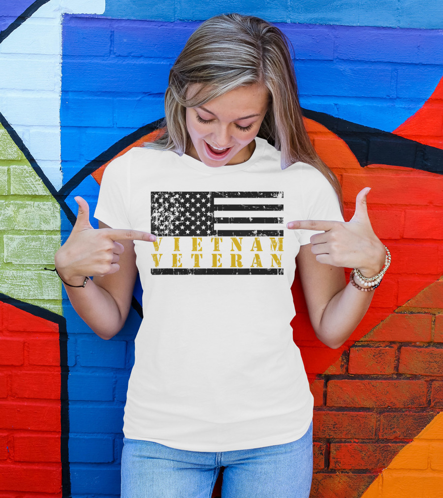 Vietnam Veteran Distressed Flag American T-Shirt