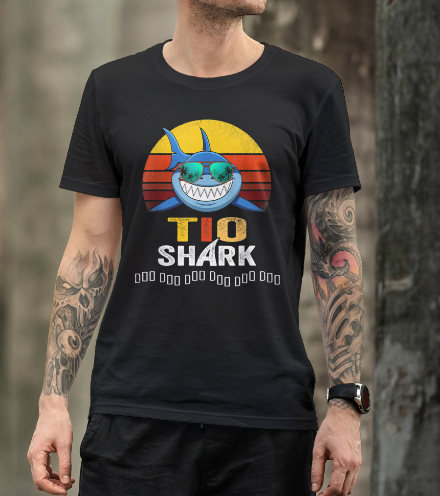 Tio Shark Retro Style Cool Sunglasses And Palm Trees T-Shirt