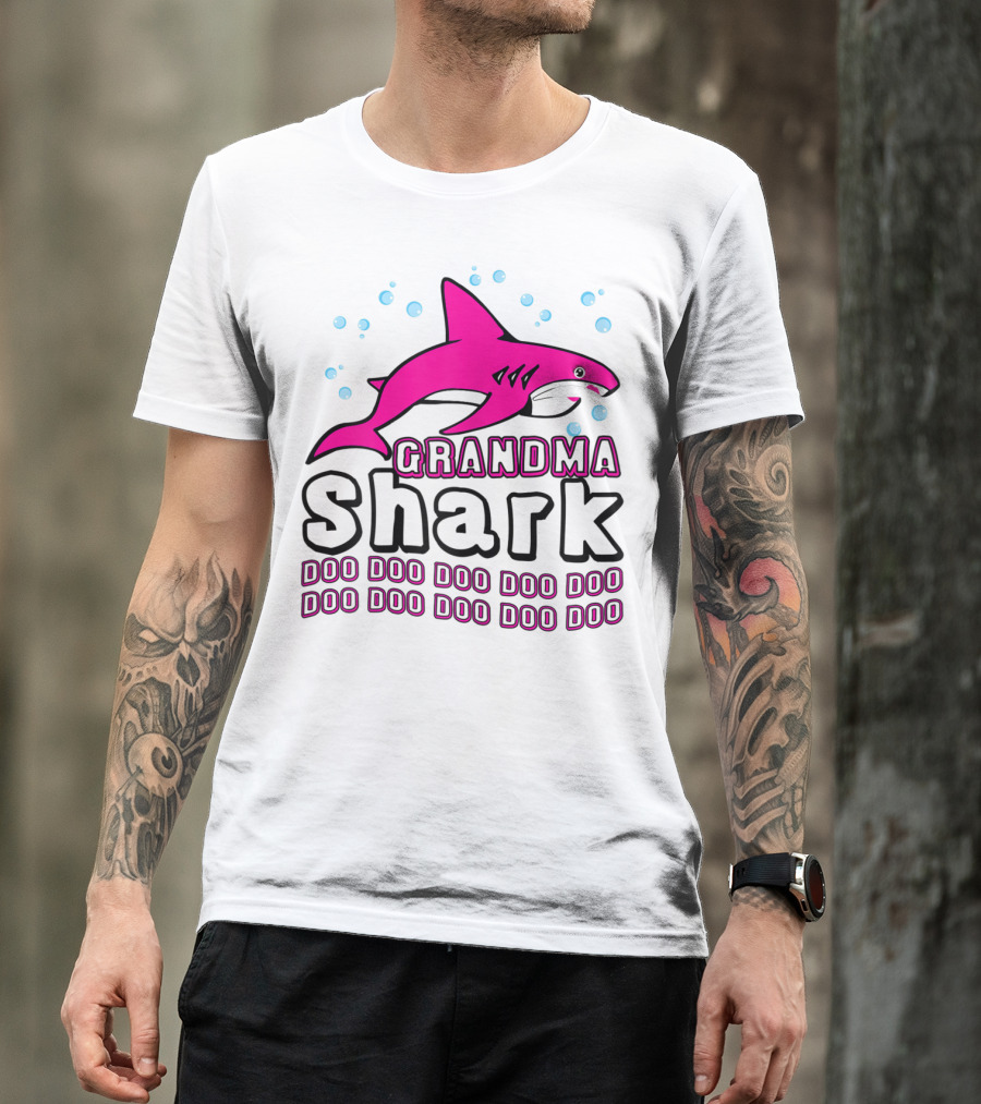 GRANDMA SHARK DOO DOO DOO DOO DOO DOO DOO DOO DOO DOO DOO DOO T-Shirt