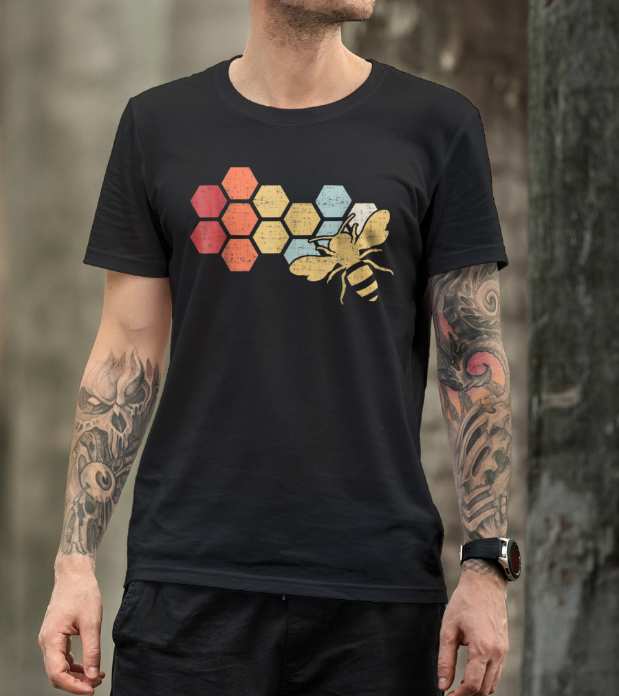 Retro Vintage Honeycomb And Bee Design Beekeeper Beekeeping Honey T-Shirt