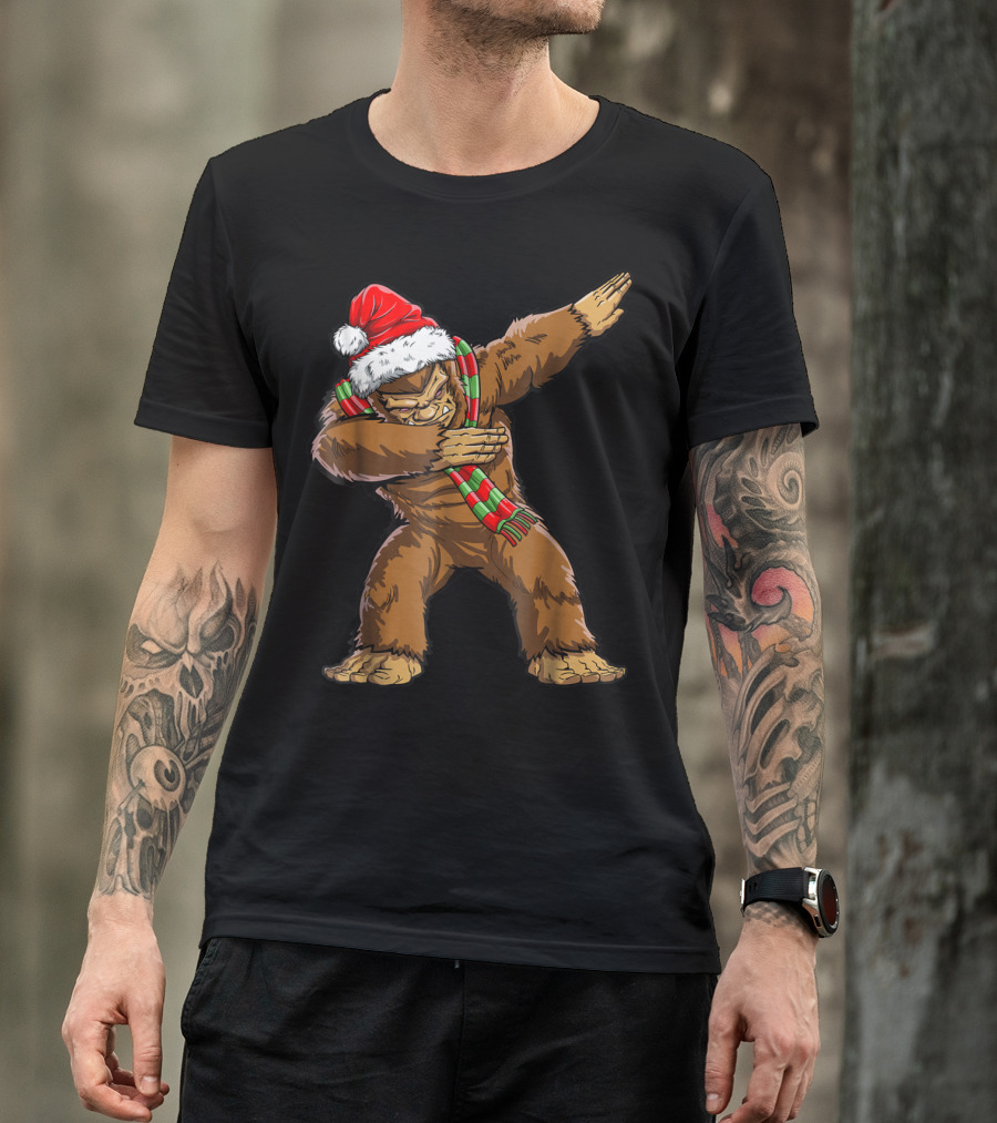 Bigfoot Christmas Dabbing Sasquatch Santa Boys Santa Hat Scarf T-Shirt