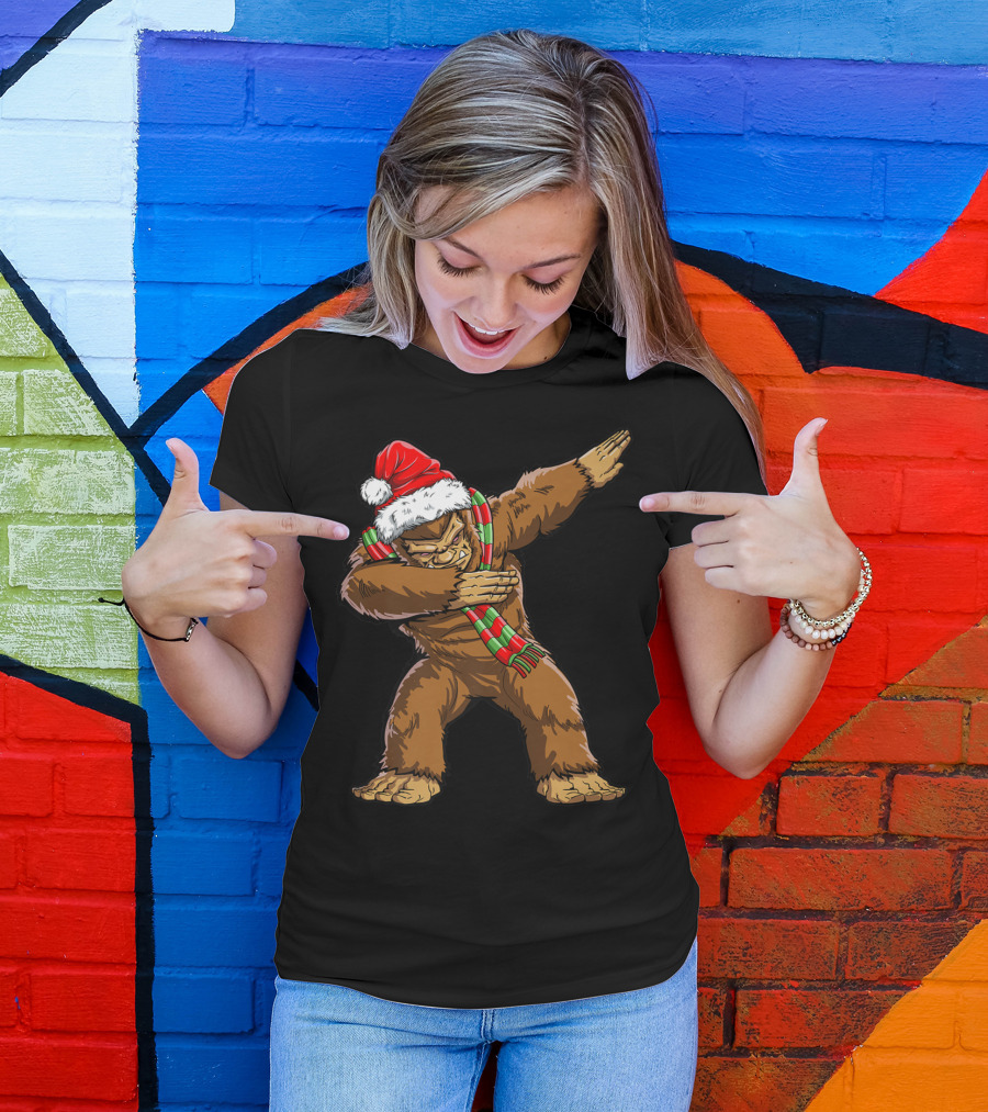 Bigfoot Santa Dabbing Sasquatch Christmas T-Shirt