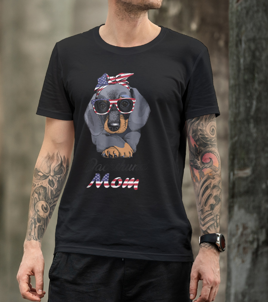 Dachshund Mom Bandana Glasses USA Flag T-Shirt