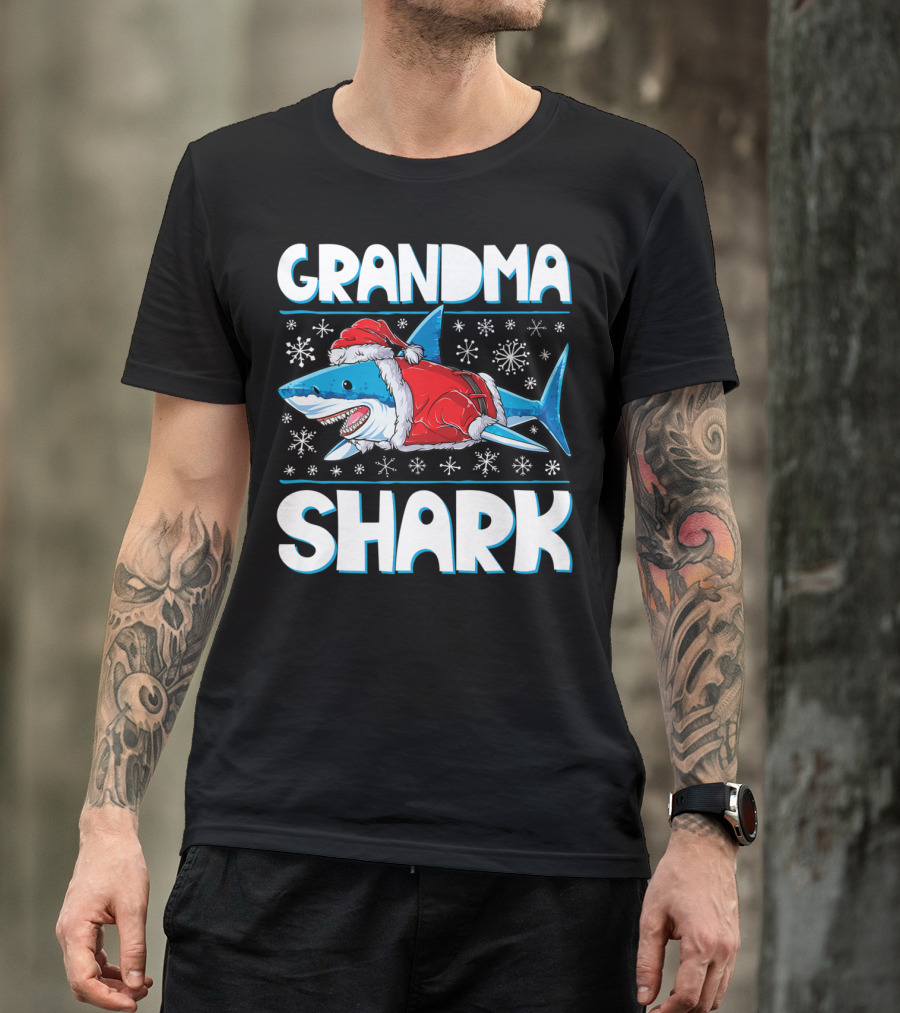 Grandma Shark Santa Christmas Matching Family Snowflakes T-Shirt