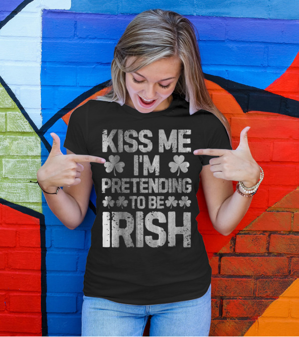 Kiss Me I'm Pretending To Be Irish Shamrock St Patricks T-Shirt