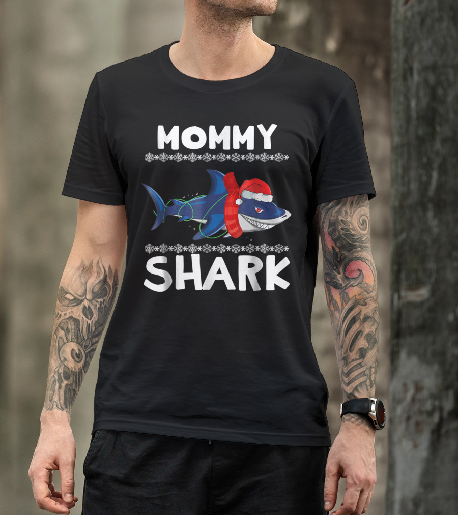 Mommy Shark Christmas Family With Santa Hat And Snowflakes T-Shirt