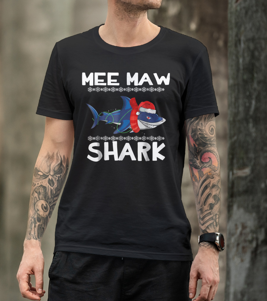 Mee Maw Shark Ugly Christmas Family Santa Hat Lights Snowflakes T-Shirt