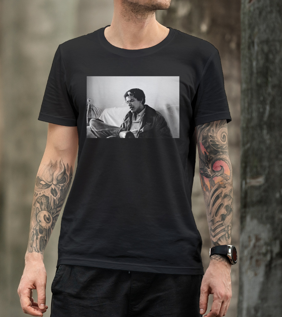 Vintage College Obama Black And White Photo Smoking Relaxed Mood T-Shirt