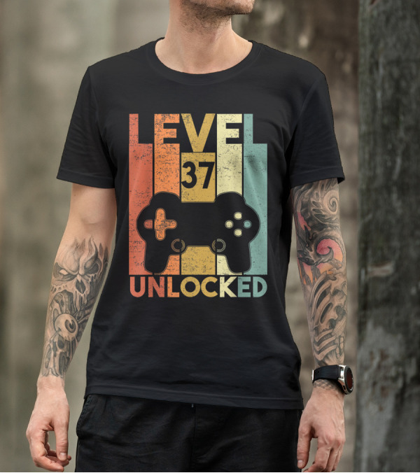 Level 37 Unlocked 1983 Birthday Gaming Controller T-Shirt