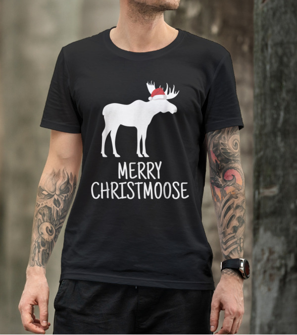 Merry Christmoose Funny Pun Animal Holiday Moose With Santa Hat T-Shirt