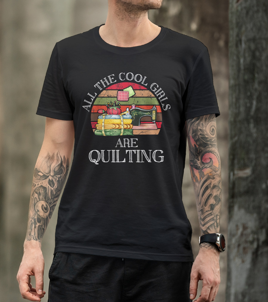 All The Cool Girls Are Quilting Sewing Machine And Quilts T-Shirt