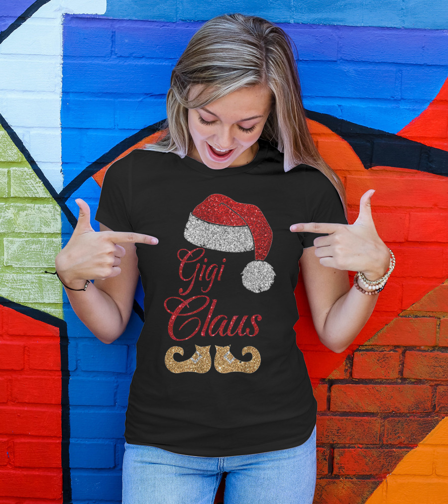Gigi Claus Santa Hat Festive Elf Shoes Family Group Christmas T-Shirt
