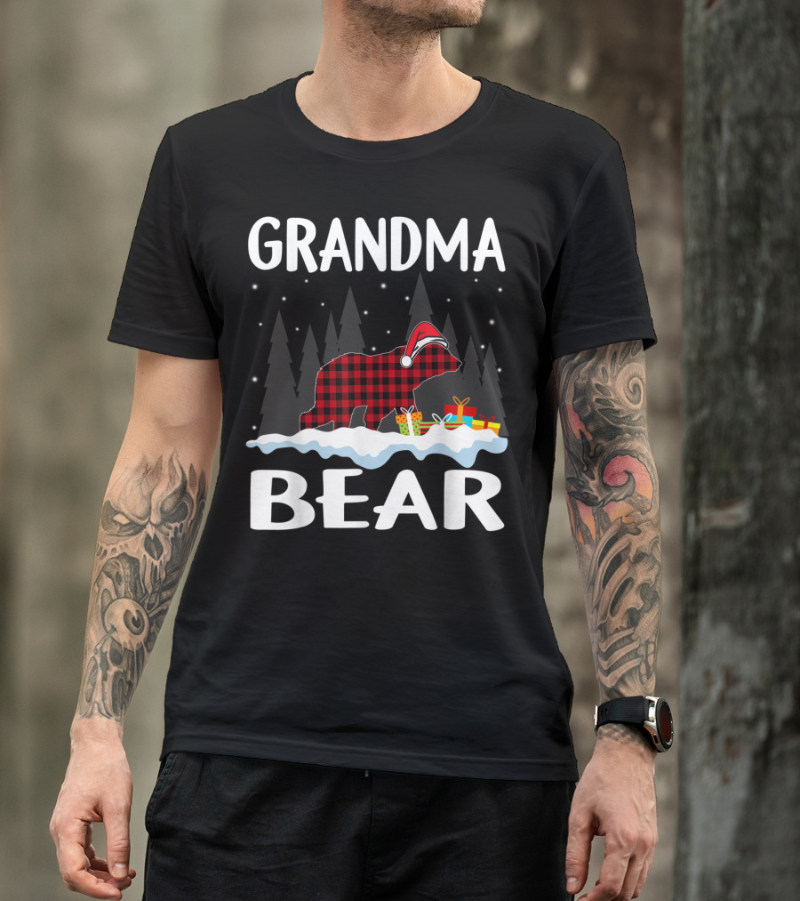 Grandma Bear Plaid Christmas Snow Gifts T-Shirt