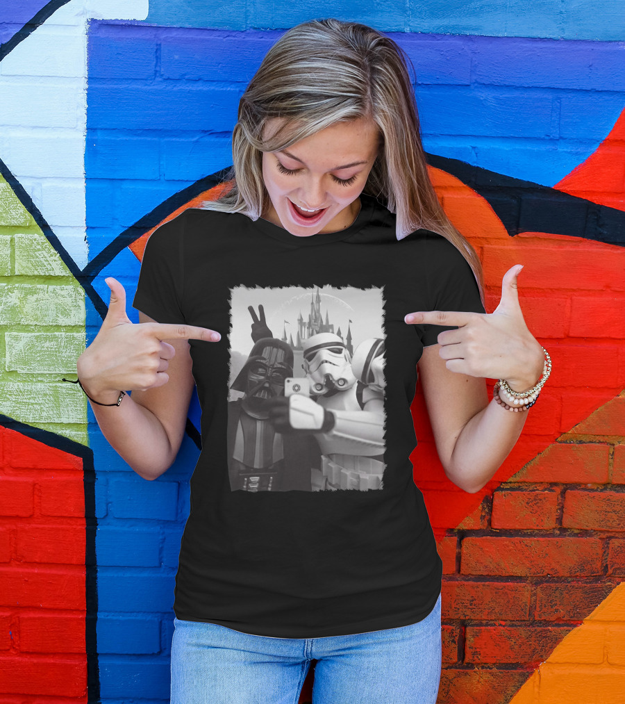 Selfie In Disneyworld Darth Vader Star Wars Stormtrooper Peace Sign Castle T-Shirt