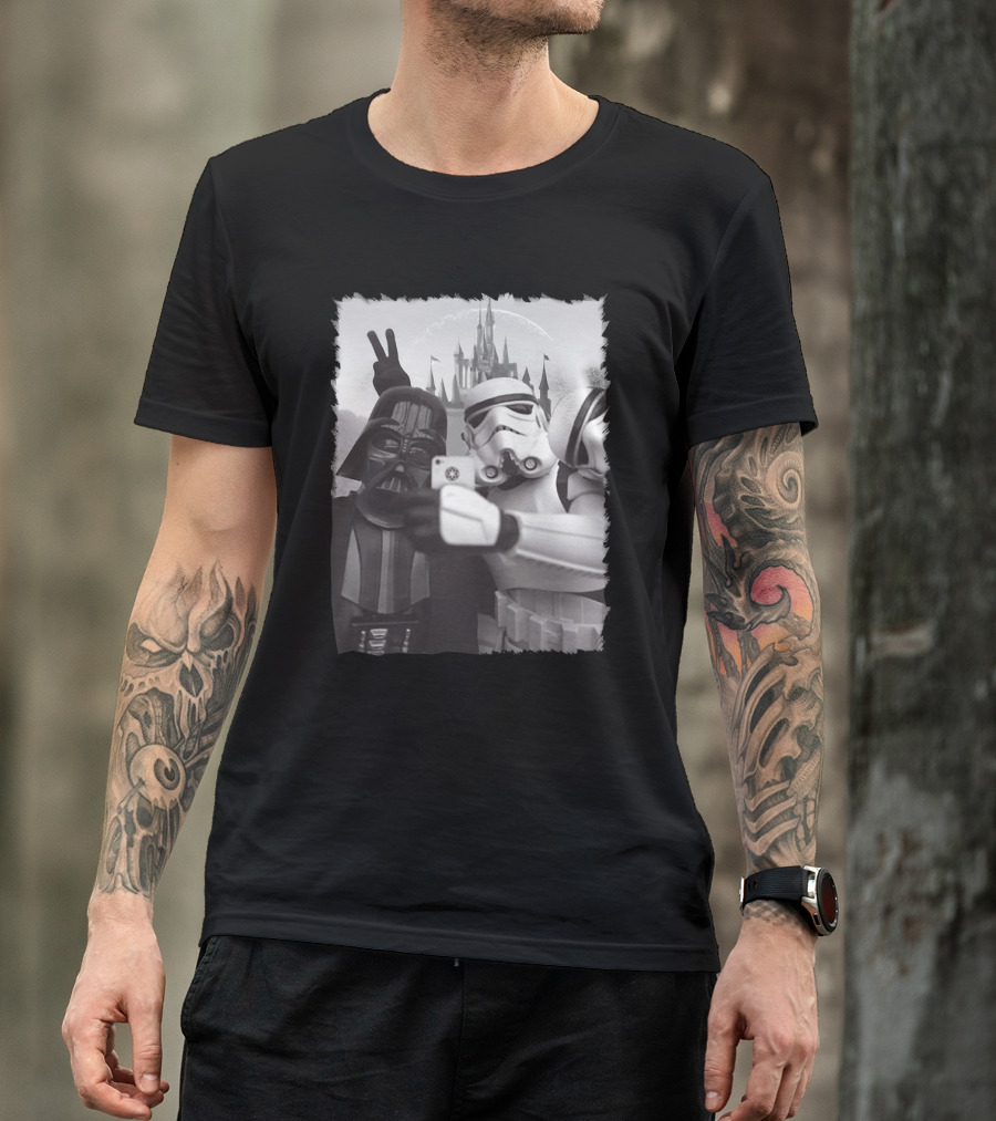 Selfie In Disneyworld Darth Vader Star Wars Stormtrooper Peace Sign Castle T-Shirt