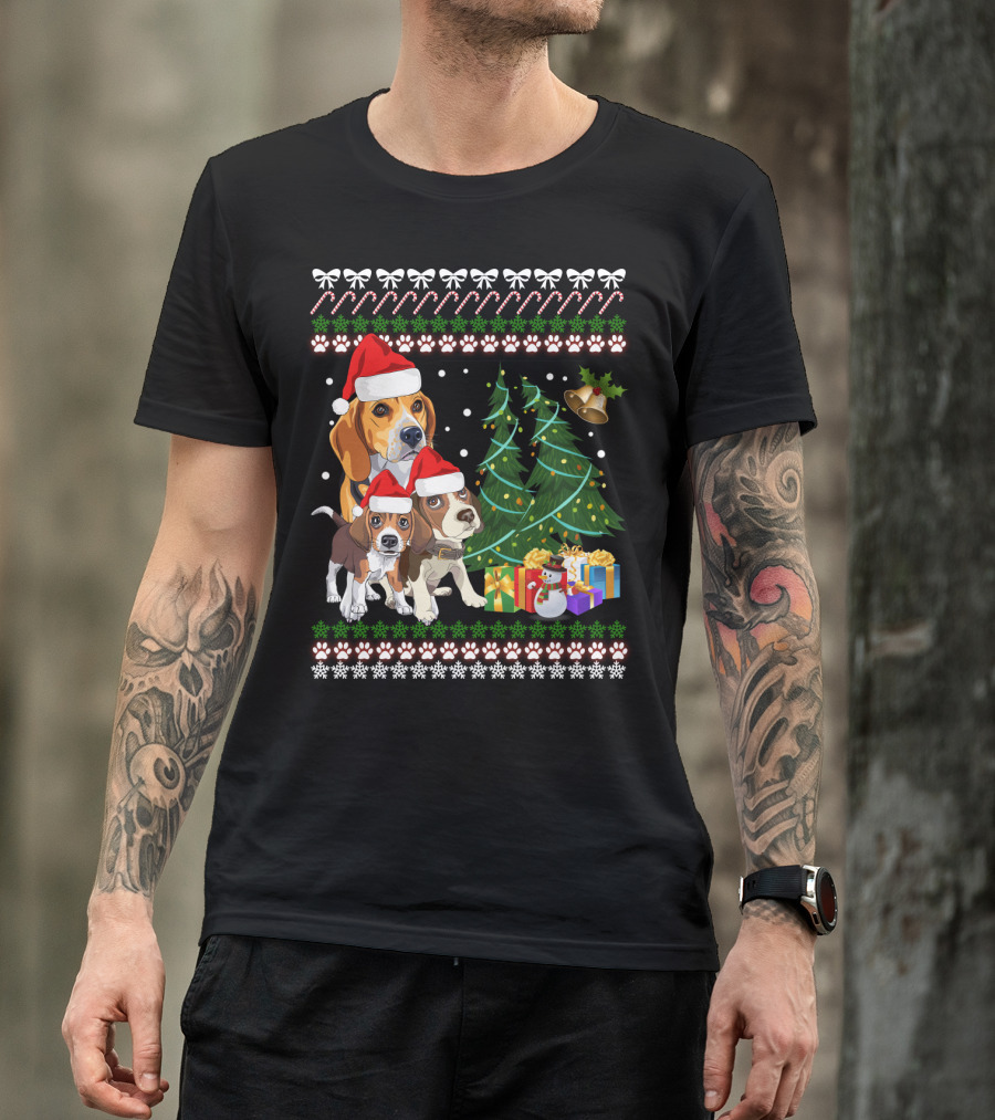 Santa Hat Beagles Christmas Tree And Gifts T-Shirt