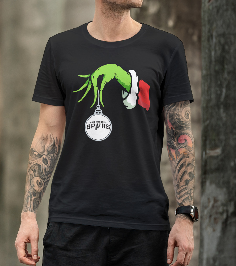 The Grinch Holding San Antonio Spurs T-Shirt