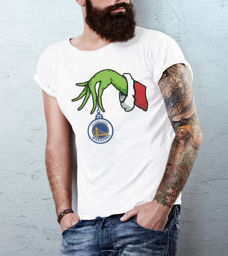 The Grinch Hand Holding Golden State Warriors T-Shirt