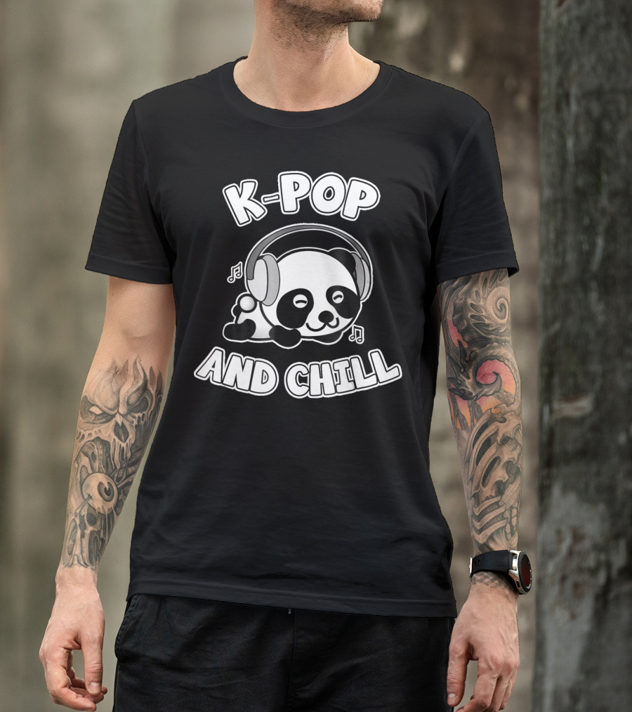 K-Pop And Chill Panda With Headphones Kpop Fan T-Shirt