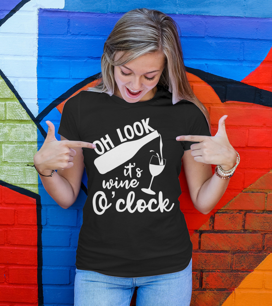 Oh Look It's Wine O'Clock Funny Cool T-Shirt