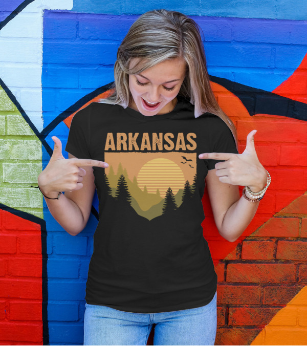 Retro Arkansas Mountain Landscape With Sunset Souvenir US T-Shirt