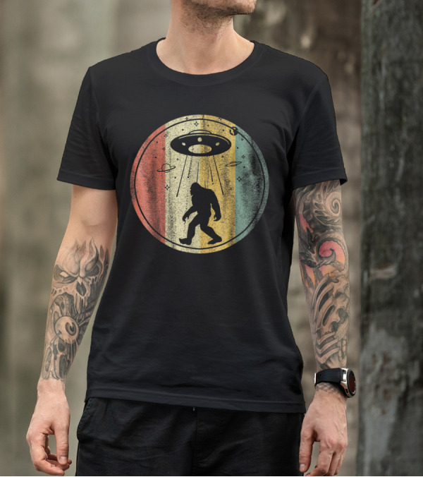 Vintage Classic Bigfoot Sasquatch Alien UFO T-Shirt