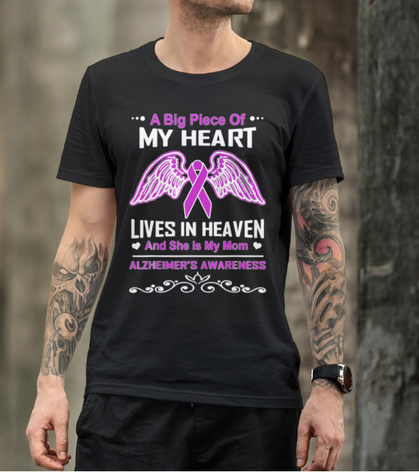 A Big Piece Of My Heart Lives In Heaven Alzheimer's Awareness And She Is My Mom T-Shirt