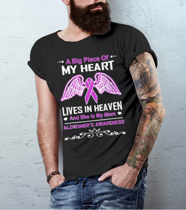 A Big Piece Of My Heart Lives In Heaven Alzheimer's Awareness And She Is My Mom T-Shirt