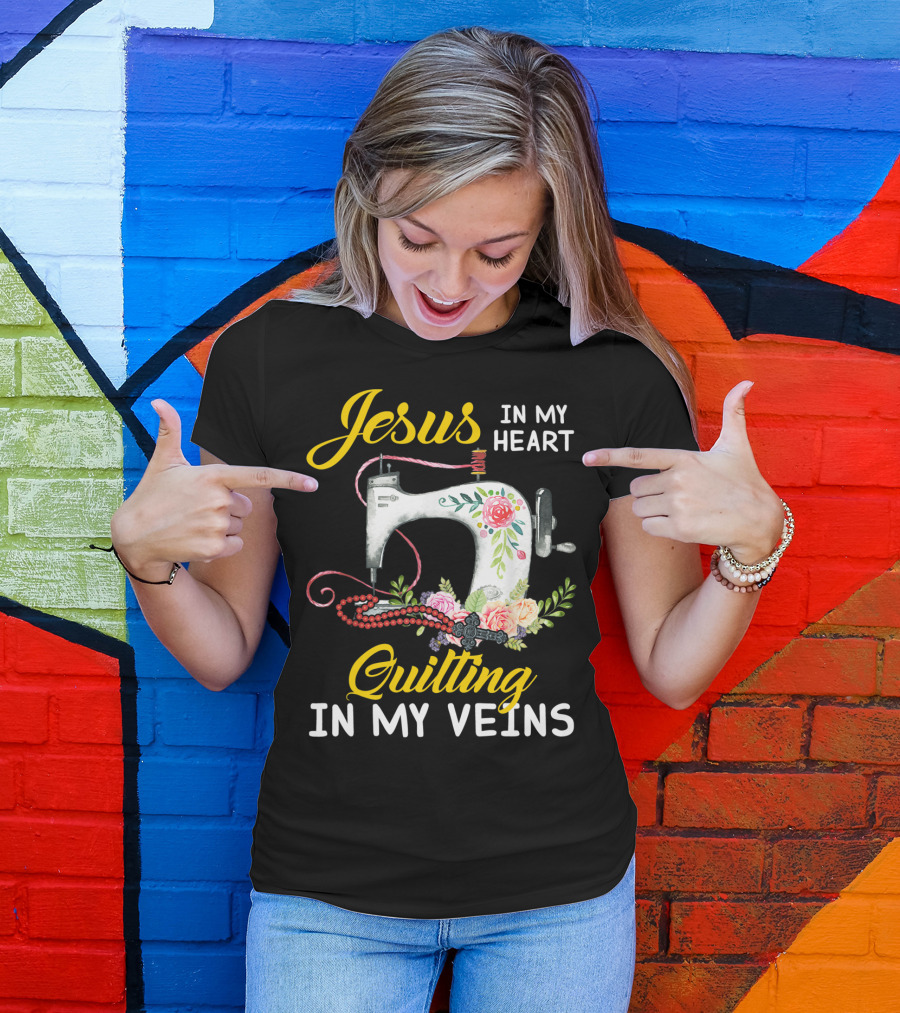 Jesus In My Heart Quilting In My Veins Floral Sewing Machine With Roses T-Shirt