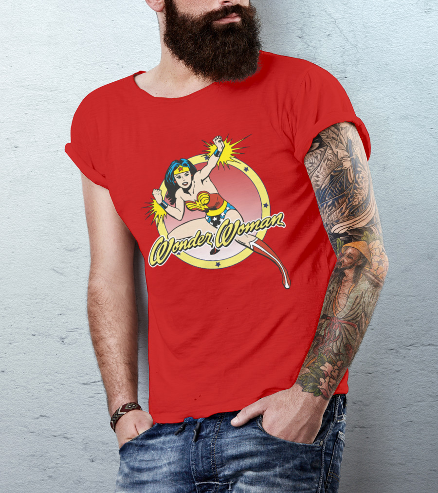 Wonder Woman Dynamic Heroic Pose Comic T-Shirt