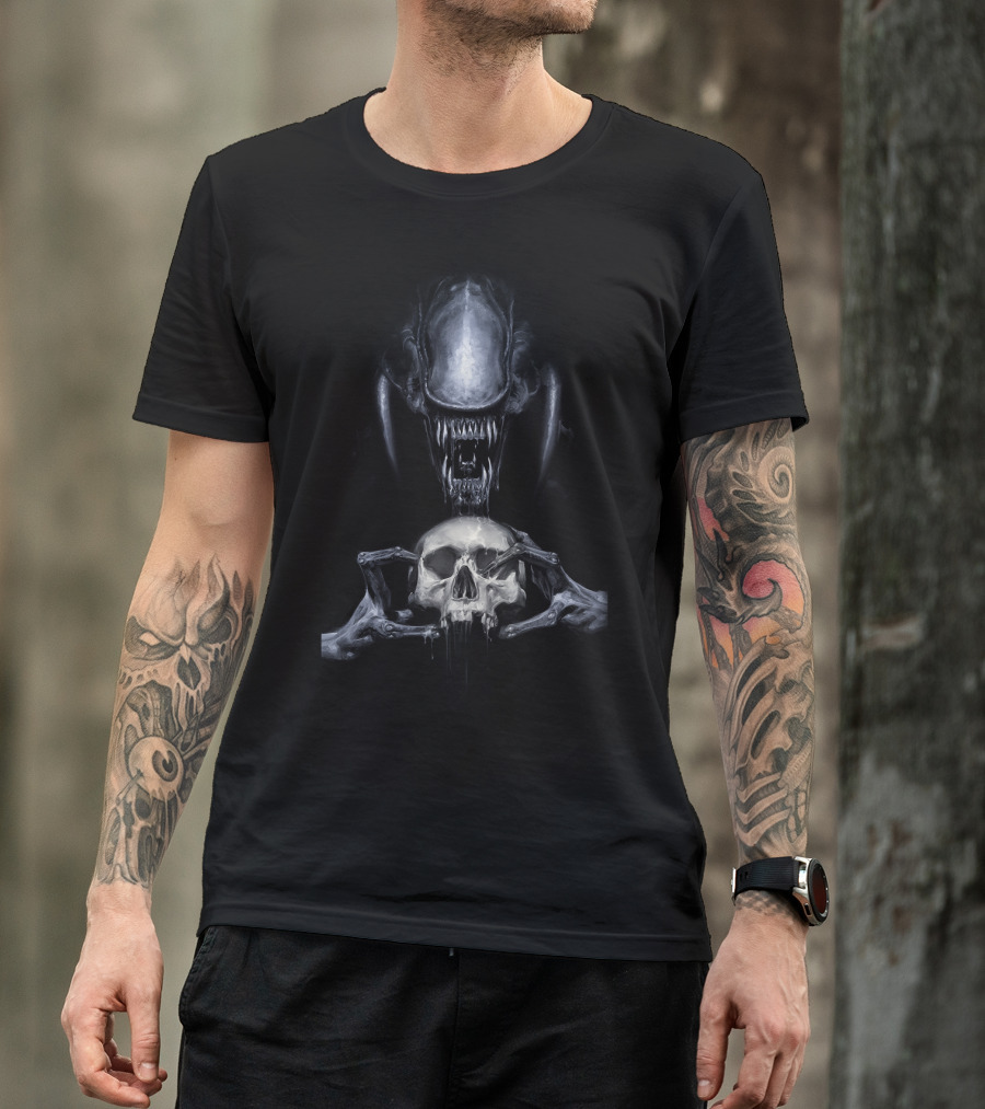 Aliens Fire And Stone Skull And Creature Duel T-Shirt