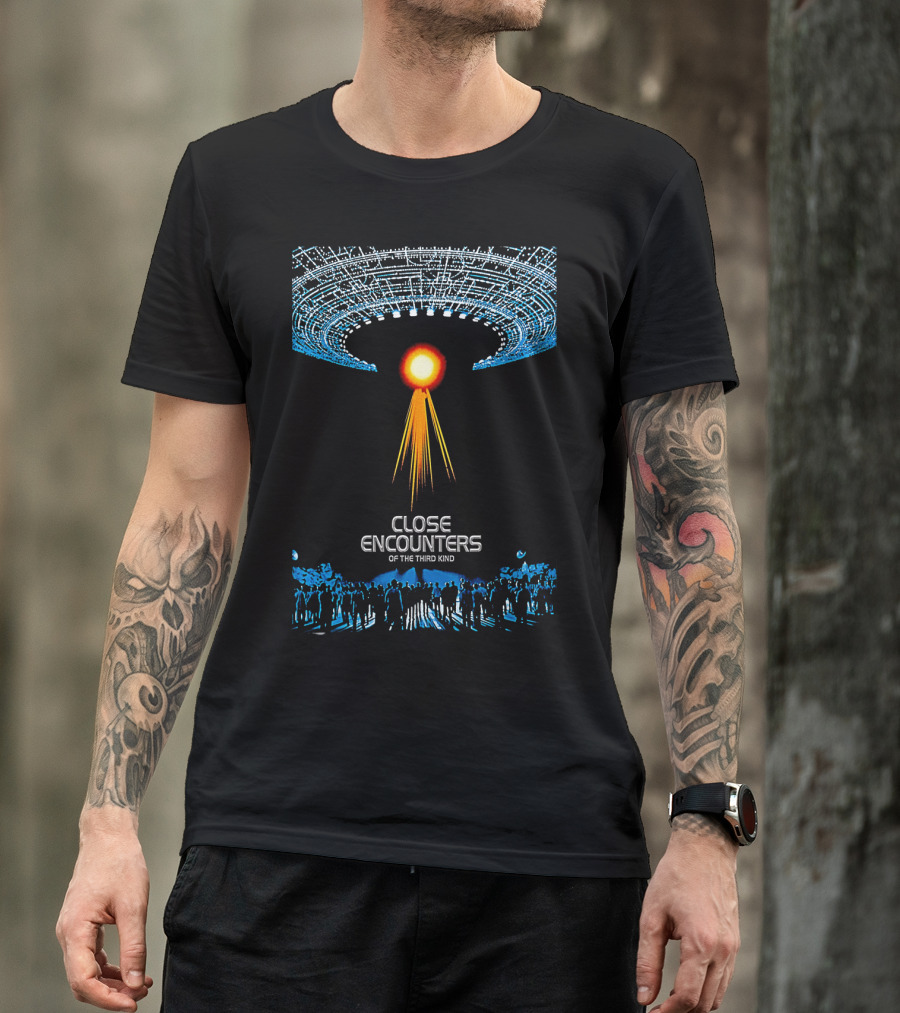 Close Encounters Of The Third Kind UFO Beam With Silhouetted Crowd T-Shirt