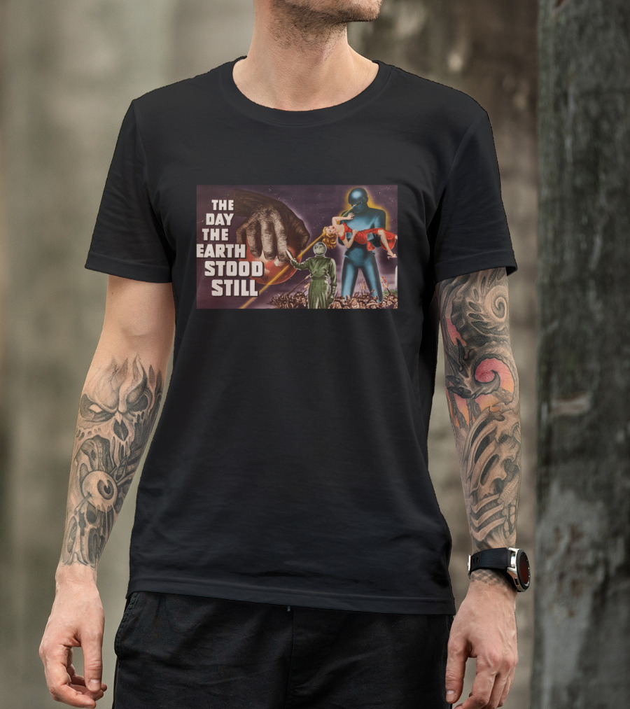 The Day The Earth Stood Still Alien Robot Holding Woman Retro Movie Scene T-Shirt