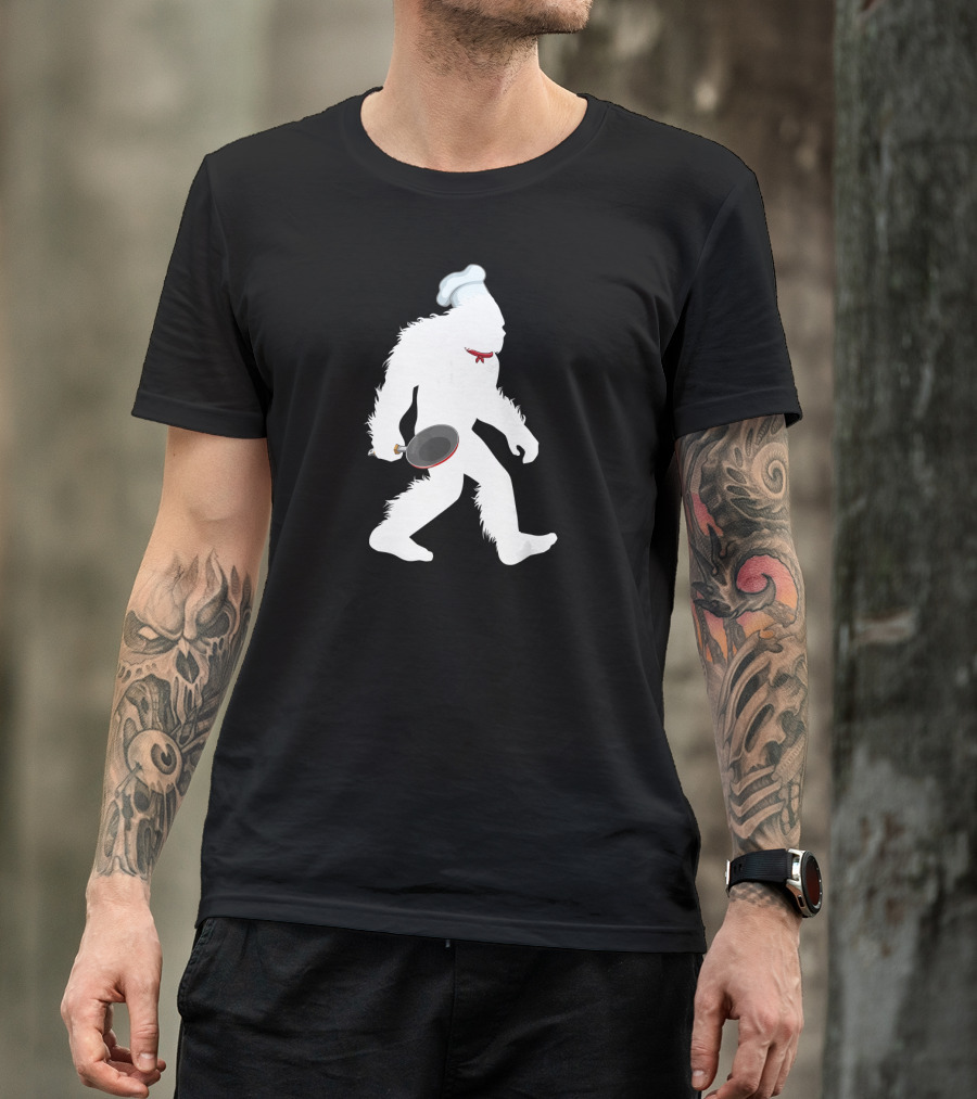 Bigfoot Sasquatch Chef Cookin' With Pan In Kitchen T-Shirt