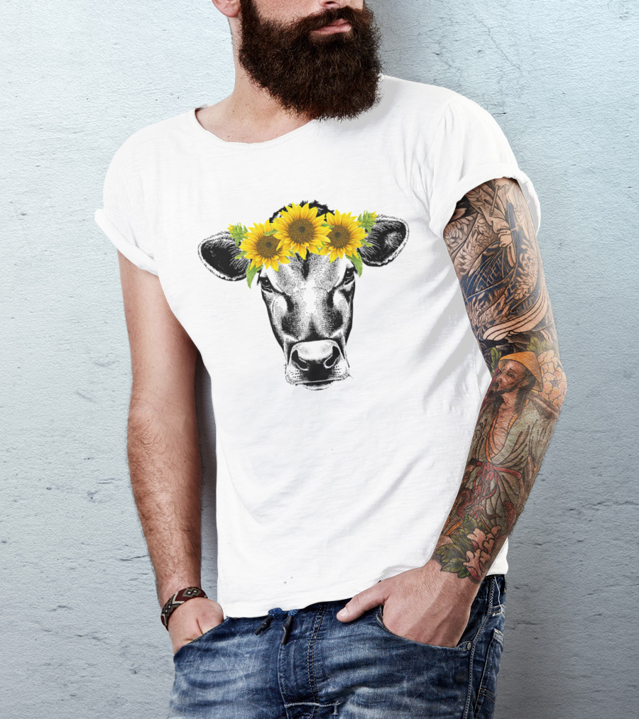 Cow With Sunflower Crown Awesome T-Shirt