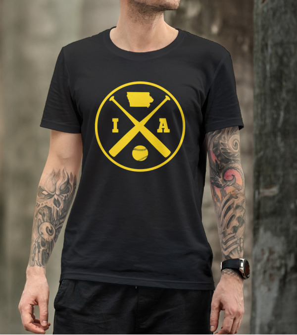 IA State Outline Crossed Baseball Bats Iowa Map Vintage Baseball T-Shirt