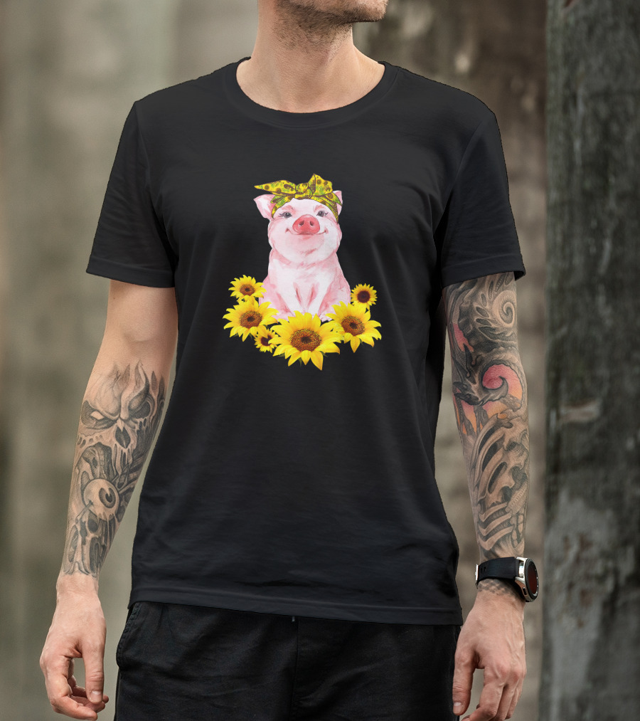 Cute Pig With Sunflower Bandana Surrounded By Sunflowers T-Shirt