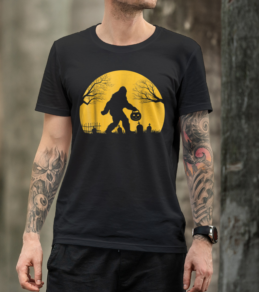 Bigfoot Halloween Moon Silhouette With Pumpkin Lantern And Gravestones T-Shirt