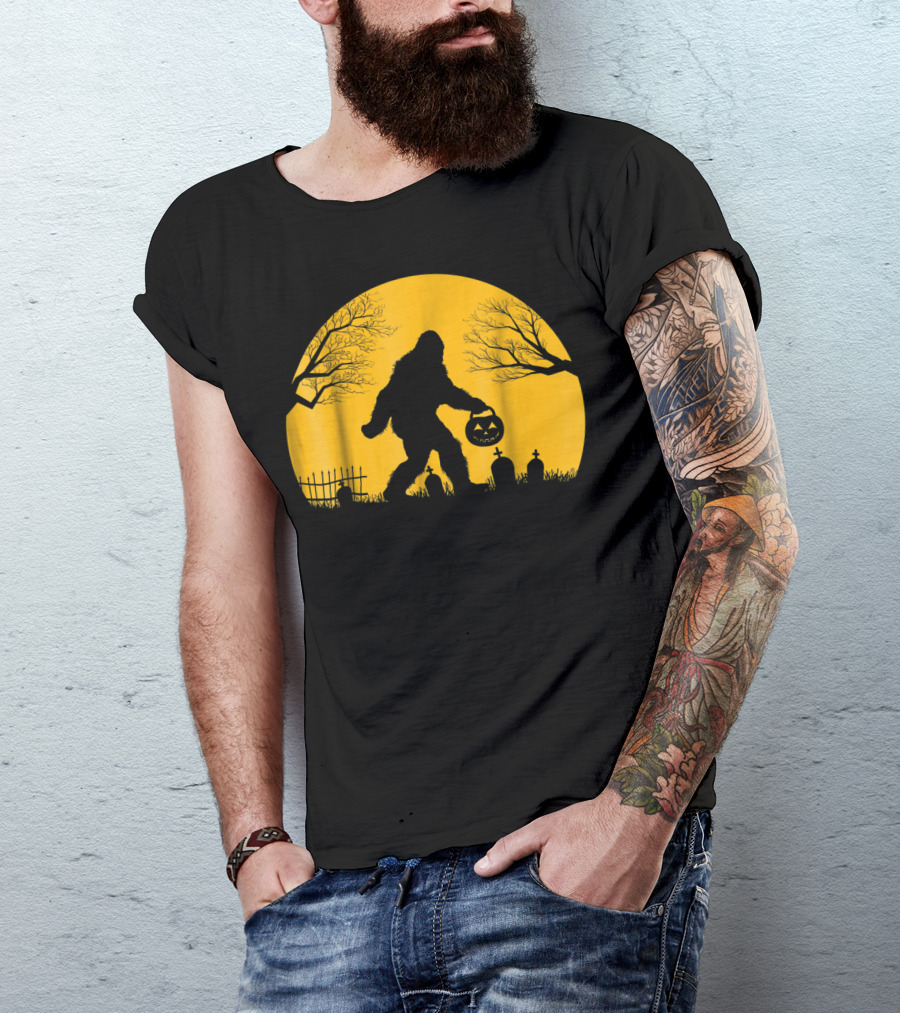 Bigfoot Halloween Moon Silhouette With Pumpkin Lantern And Gravestones T-Shirt