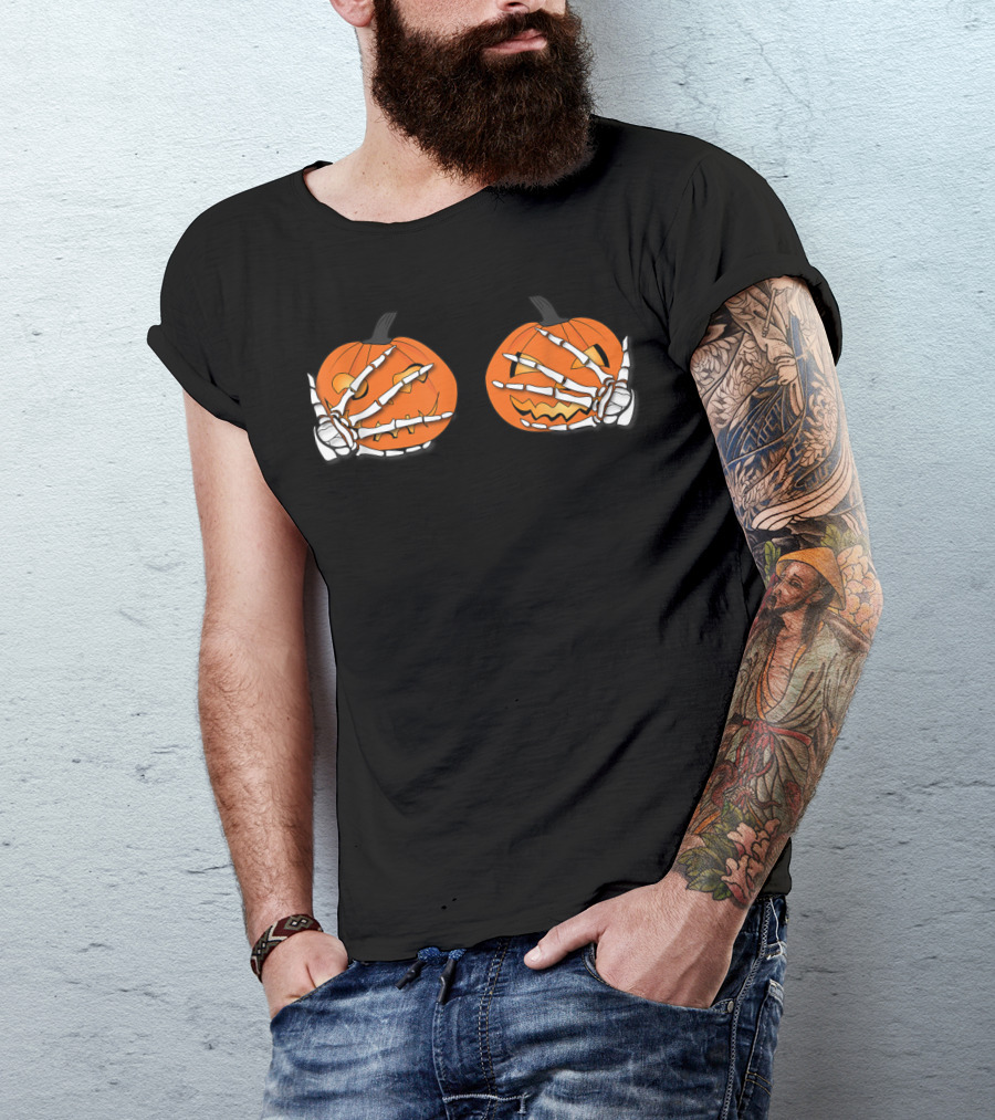 Funny Halloween Skeleton Hands Holding Carved Pumpkins T-Shirt
