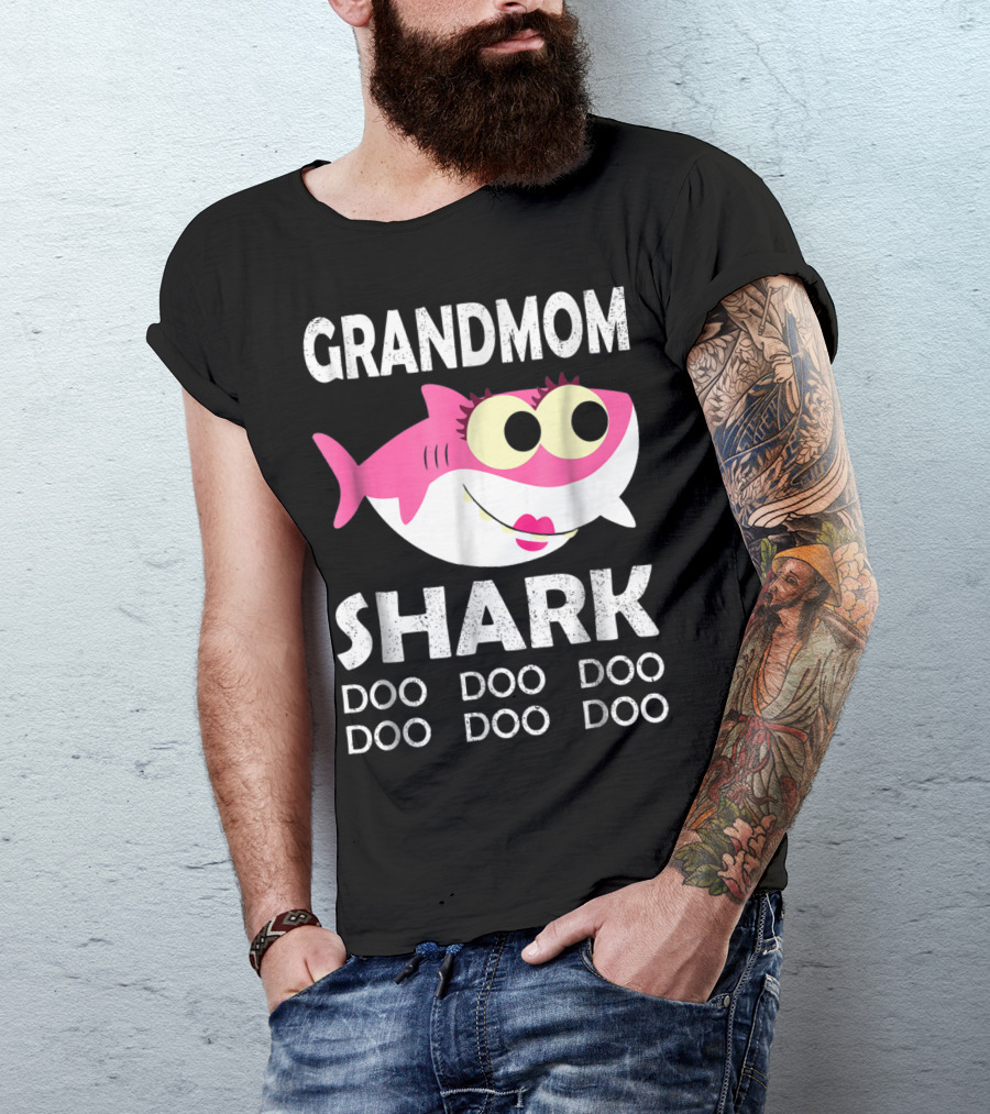 GRANDMOM SHARK DOO DOO DOO DOO DOO T-Shirt