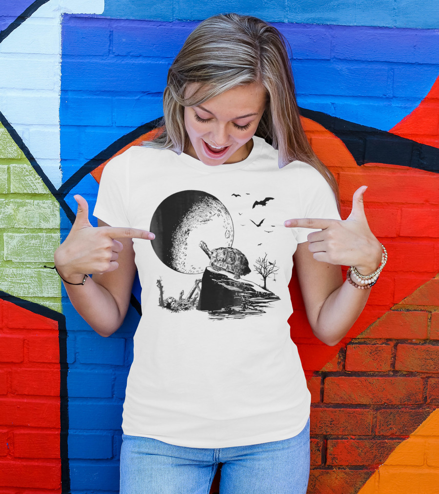 Howling Moon Halloween Turtle And Lizard With Bats T-Shirt