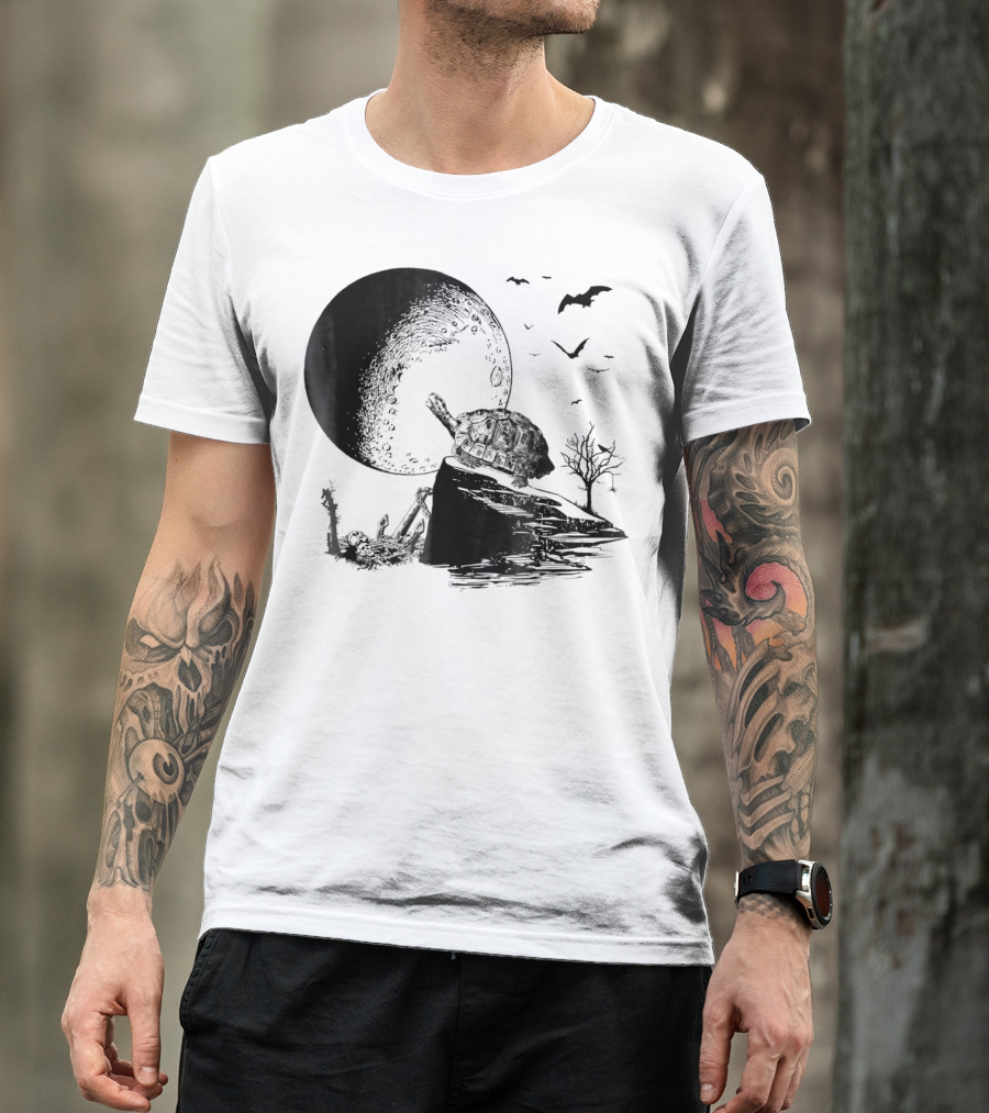 Howling Moon Halloween Turtle And Lizard With Bats T-Shirt